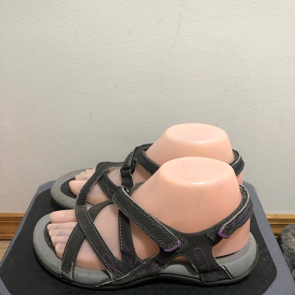 Hi-Tec Women's Waimea Gray and PurpleFalls Outdoor Sandals Sz 6